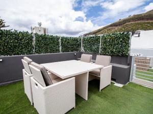 Bright & Sunny 3 bedroom apart with rooftop pool