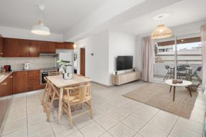 Downtown Stadium 3 Bedroom Apartment