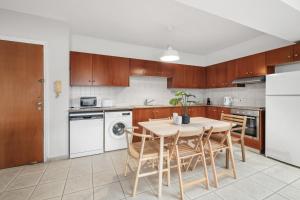 Downtown Stadium 3 Bedroom Apartment