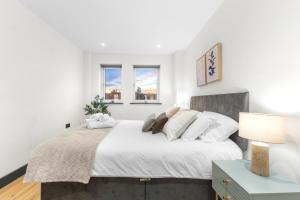 Luxurious Modern 2 Bedroom Apartment with Terrace