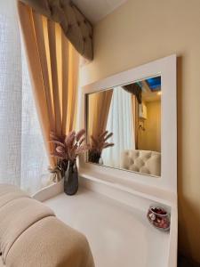 J&J Havenstay Ananda Square