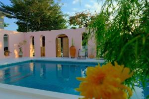 Fieldlight & Pool Villa 云上稻影