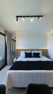 Studio completo a passos da Beira Mar no Meireles