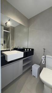 Studio completo a passos da Beira Mar no Meireles