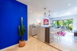 3-Br Apartment Sea View Terrace & Parking