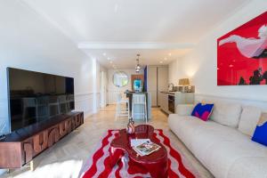 3-Br Apartment Sea View Terrace & Parking