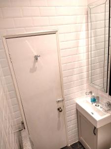 Heart of London bright apartment