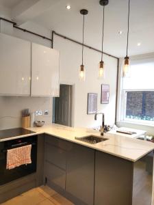 Heart of London bright apartment