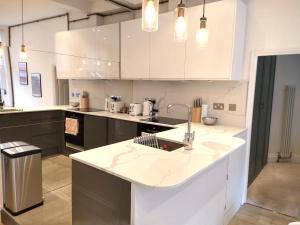 Heart of London bright apartment