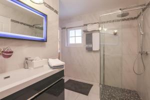 Maisons d'hotes DDay Aviators : Chambre Supérieure Lit Queen-Size
