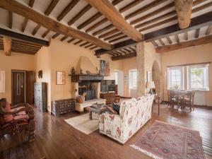 Umbrian Charm with Pool Alfresco Delight