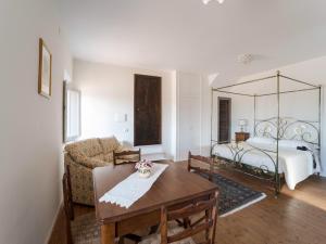 Umbrian Charm with Pool Alfresco Delight