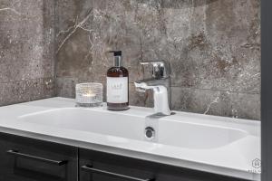 Levin Lyhty Chanel C3 by Hilla Villas