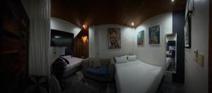 Elyu Jasons home with netflix and parking