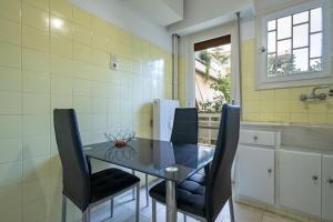 Xolargos Next to Metro Deluxe