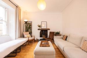 Chic 2-Bedroom Home Near Haymarket Station & Edinburgh Castle