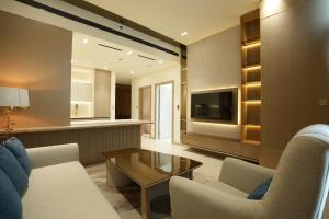 The Royale Blue Suite 610 I JVC I Plunge Pool Parking Gym