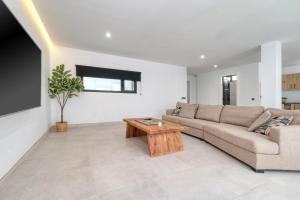 Luxury White House Apartment - By Lanzarote Vacation Homes