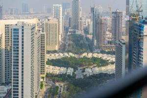 The Royale Beige Jacuzzi Suite 36 2-4 I JVC I Dar Oasis