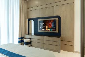 The Royale Beige Jacuzzi Suite 36 2-4 I JVC I Dar Oasis