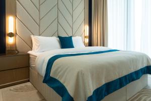 The Royale Beige Jacuzzi Suite 36 2-4 I JVC I Dar Oasis