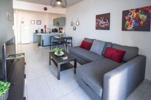 Anteias Seaview Suite just steps from Finikoudes Beach Larnaca