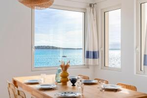 VILLA BLEU HORIZON Bandol - Vue Mer - Plage -Parking- 4 chambres en suite - Terrasse - proche Casino