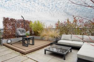 Elegant Apartment with Air Conditioning, Office and Underground Parking by Renters Prestige