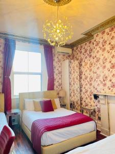 Crompton Guest House