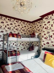 Crompton Guest House