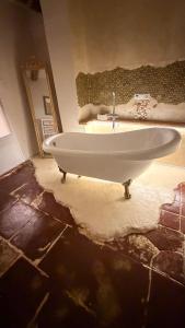 Forest View, ganzes Haus 100qm, 2 Schlafzimmer, 2 Bäder, Badewanne, Garten & Terrasse