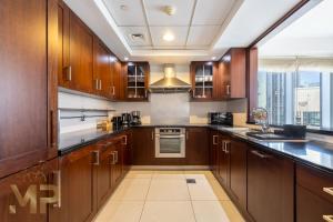 Marco Polo - Wake up to breathtaking Burj Khalifa views