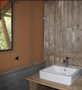 Camping, hébergement insolite proche de Vulcania