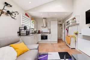 Bright and airy flat in Fulham Zone 2 with fast commute to Central London