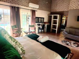 Lions Guesthouse and The Buck&Lion Restaurant