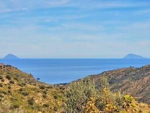 House in the Countryside with Eolian View