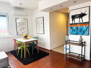 Lake view retreat - 1 min to beach- Free parking