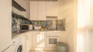 Sunny & Central - 10 Walk Setas - FREE Garage