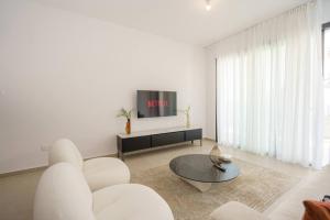 Kalamon Luxury Suite 105 w Pool & Gym