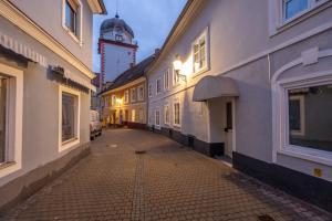 Quiet Studio - 2 Single Beds - Central - Netflix