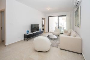 Kalamon Luxury Suite 202 w Pool and Gym