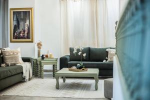 Charming Apartment with Panoramic Views in Historic Carthage