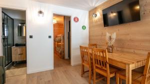 Grand Tetras N111 2P6