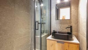 Grand Tetras N111 2P6