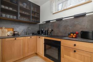 Hrube Wierchy Apartment in Zakopane with Mountain View, Parking and Air Conditioning by Renters Prestige