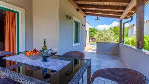 Villa Tara with beautiful heated pool by Villas Gu