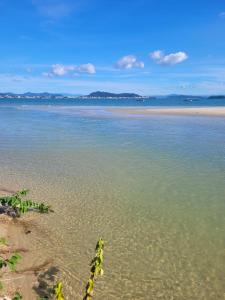 Vista Mar em Ponta das Canas - Apto na Beira da Praia