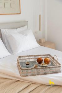 Relaxing Baths & Fireplace Nights Near Acropolis