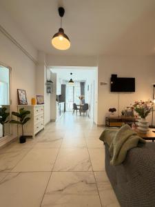 Luxury Lazar Towers Palas Mall Center Area