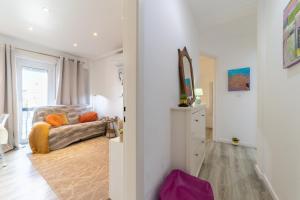 Elegant 2 Bedrooms Apartment with Balconies in Lisbon